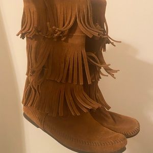 Minnetonka boots worn twice